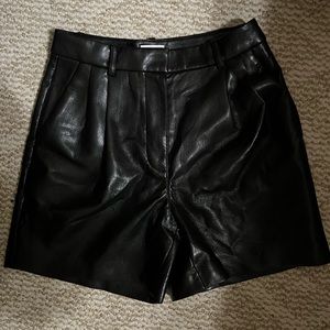Aritzia Wilfred Effortless 5” Short Black
